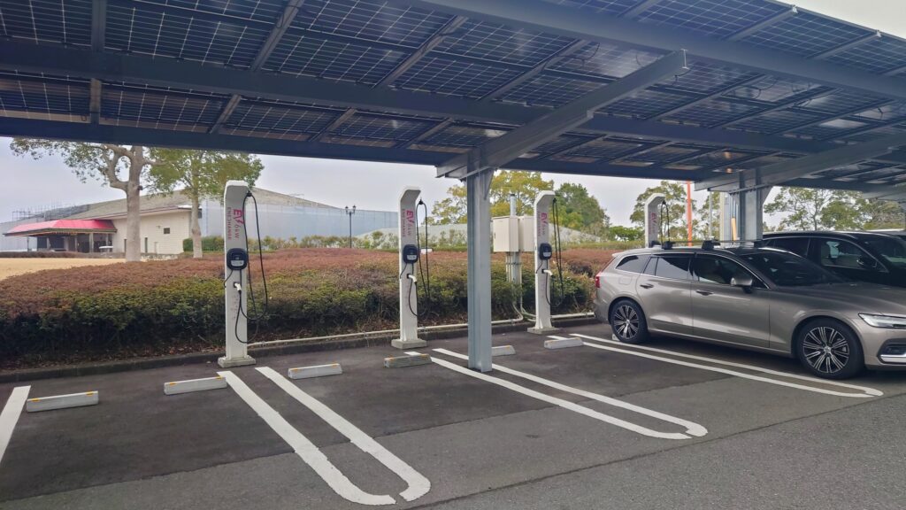 ロッテ皆吉台カントリー倶楽部　EV充電機　6KW　4台