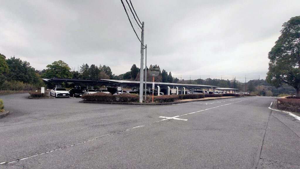 ロッテ皆吉台カントリー倶楽部　屋根付きお客様駐車場