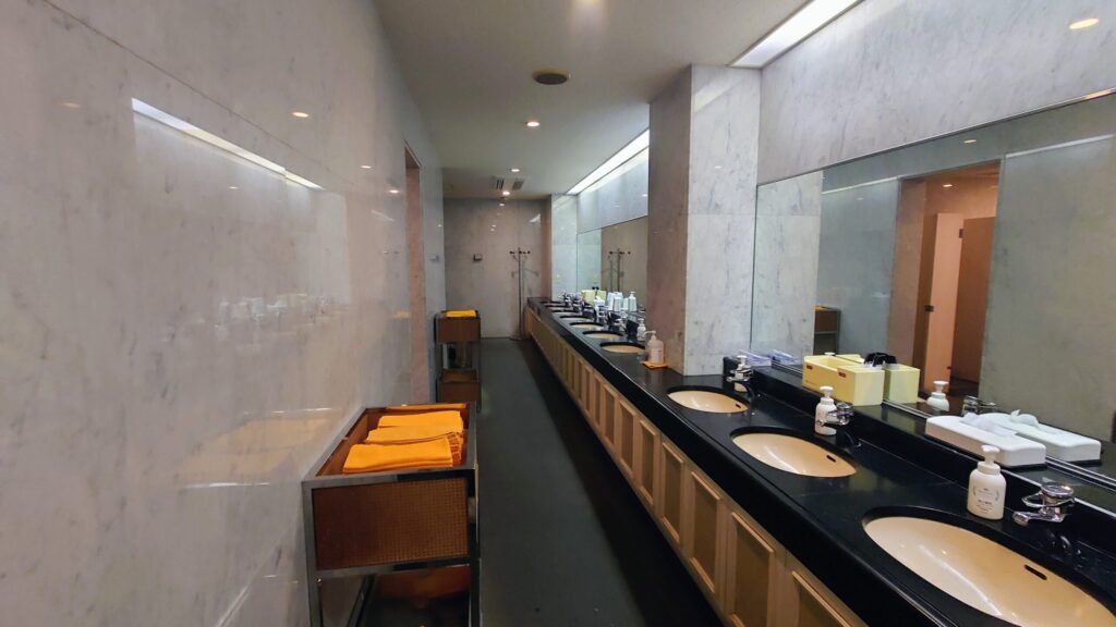 ロッテ皆吉台カントリー倶楽部　洗面カウンター　タオル　歯ブラシあります