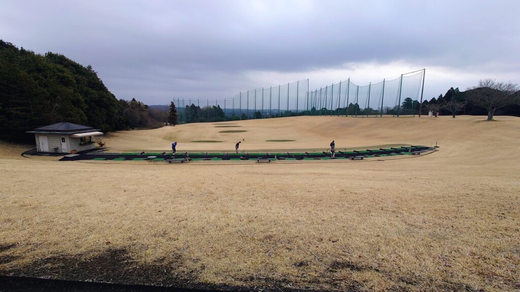 ロッテ皆吉台カントリー倶楽部　練習場　ドライビングレンジ230ヤード　20打席
