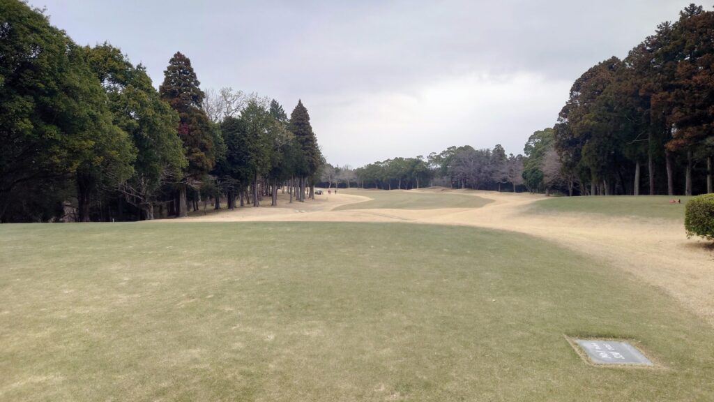 ロッテ皆吉台カントリー倶楽部 OUT1番ホール 334Yミドル スタートホール