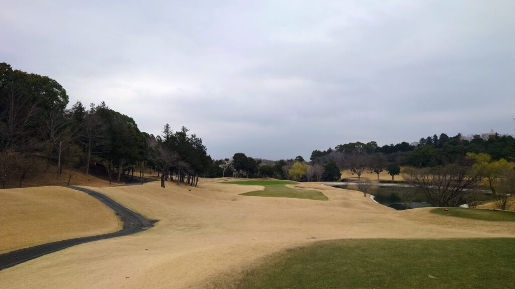 ロッテ皆吉台カントリー倶楽部 OUT3番ホール 160Yショート 池気になる