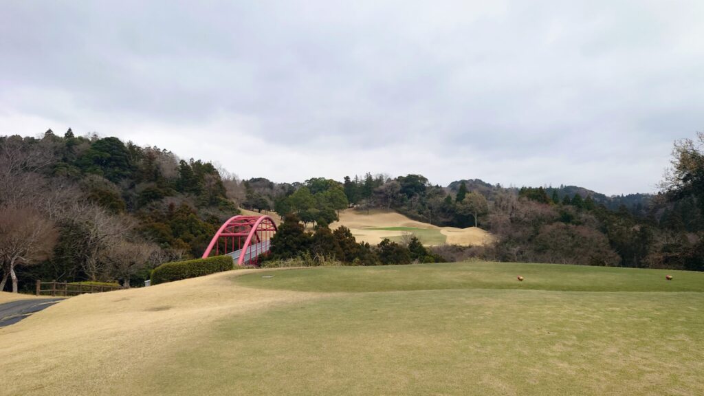 ロッテ皆吉台カントリー倶楽部 OUT8番ホール 215Yショート 池越え名物ホール