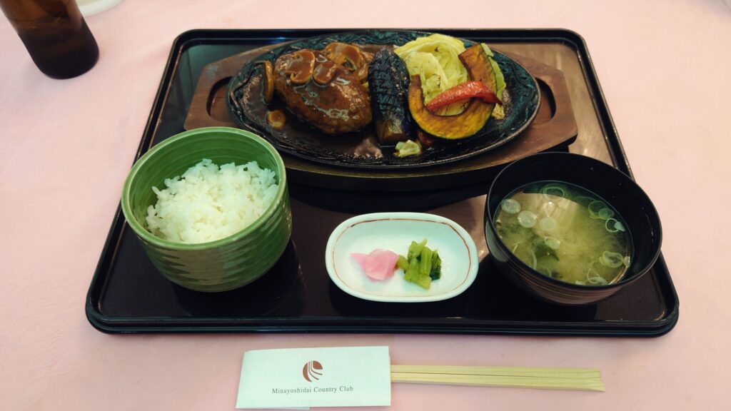 ロッテ皆吉台カントリー倶楽部 　レストラン　ごろっと牛タン入りハンバーグ膳