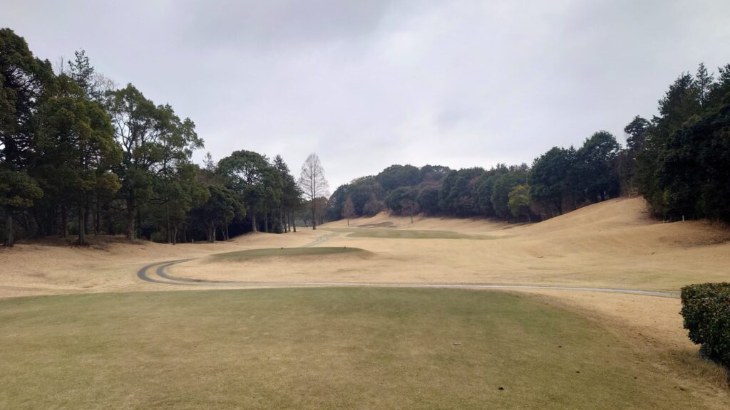 ロッテ皆吉台カントリー倶楽部 IN10番ホール 497Yロング ドッグレッグ