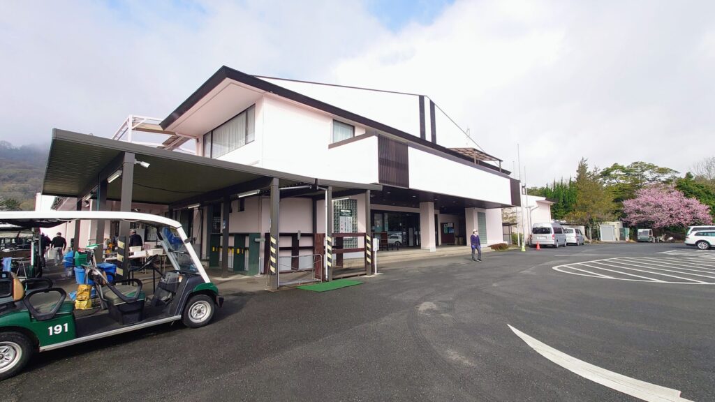 大厚木カントリークラブ 桜コース 車寄せ