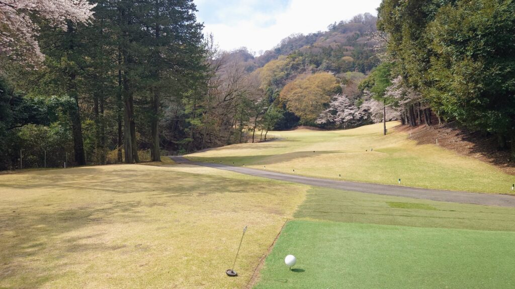 大厚木カントリークラブ 桜コース OUT 8番｜367Y ミドル