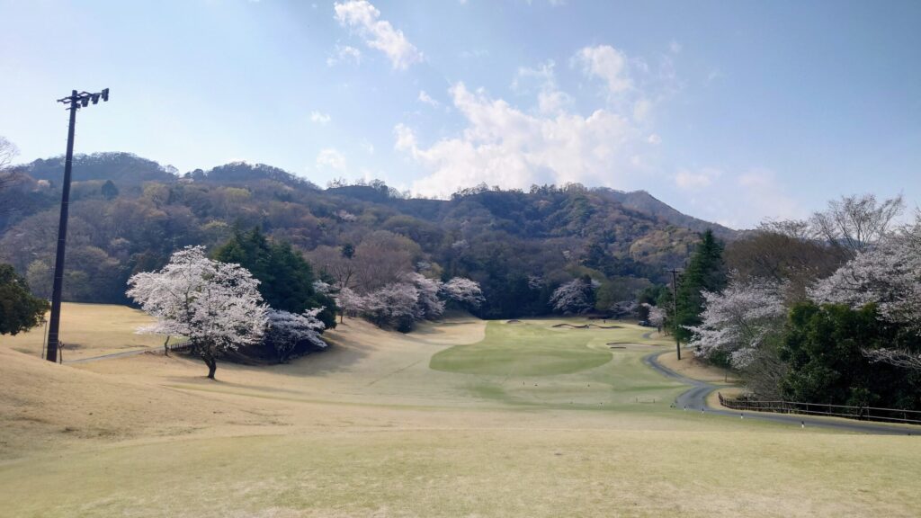 大厚木カントリークラブ 桜コース IN 17番｜387Y ミドル