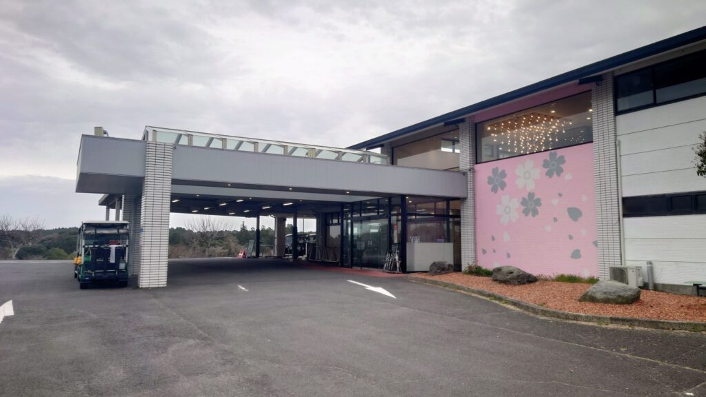 千葉桜の里ゴルフクラブ 車寄せ