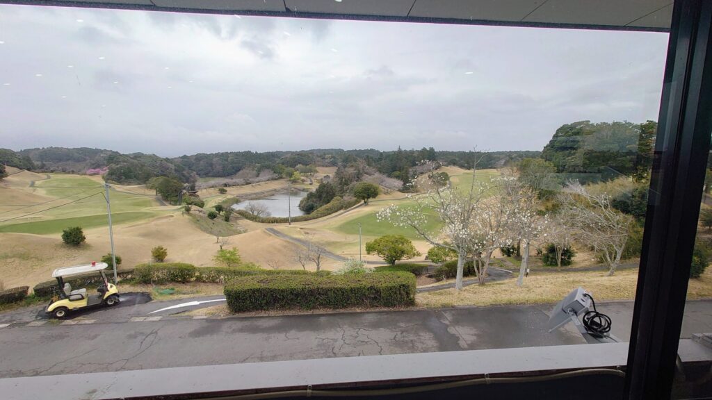 千葉桜の里ゴルフクラブレストランからの景色