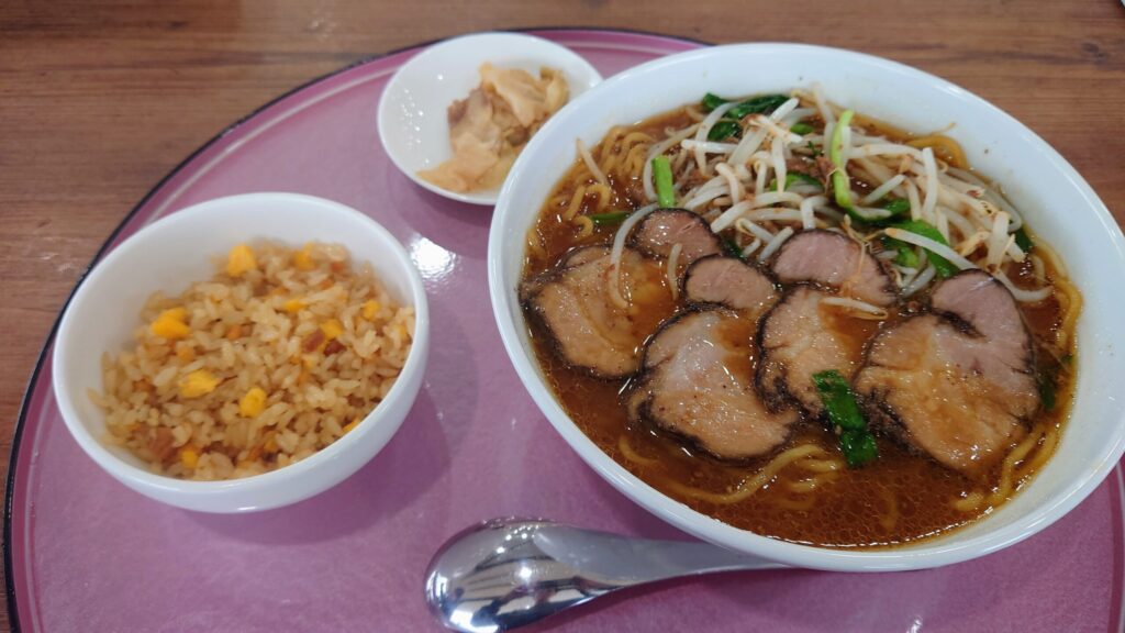 千葉桜の里ゴルフクラブ味噌ラーメンとミニ炒飯