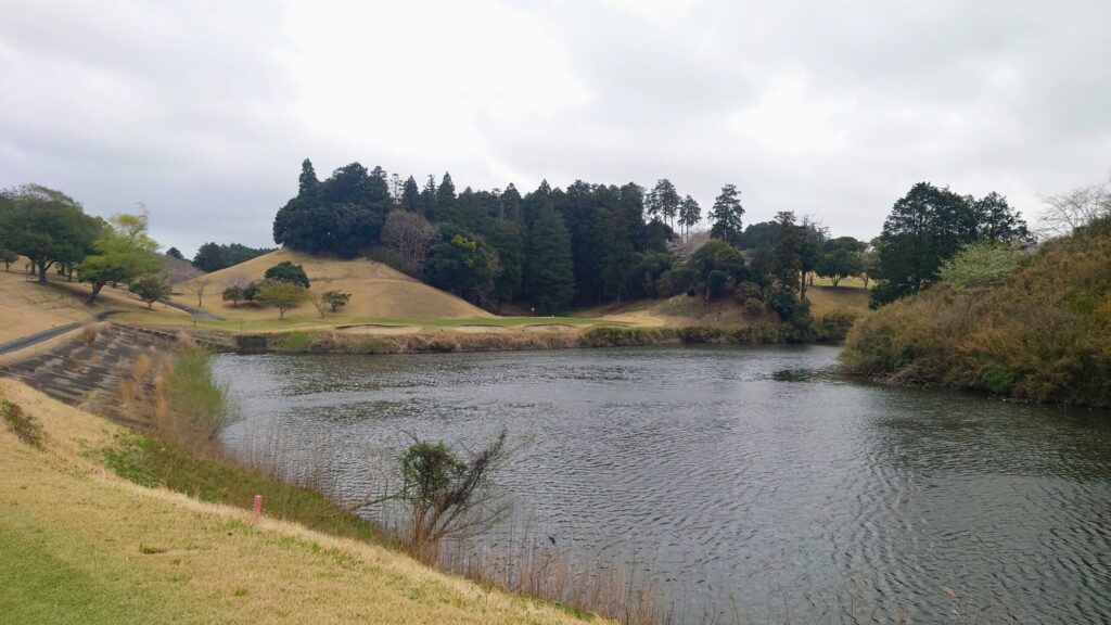 千葉桜の里ゴルフOUT 3番|140Y ショート