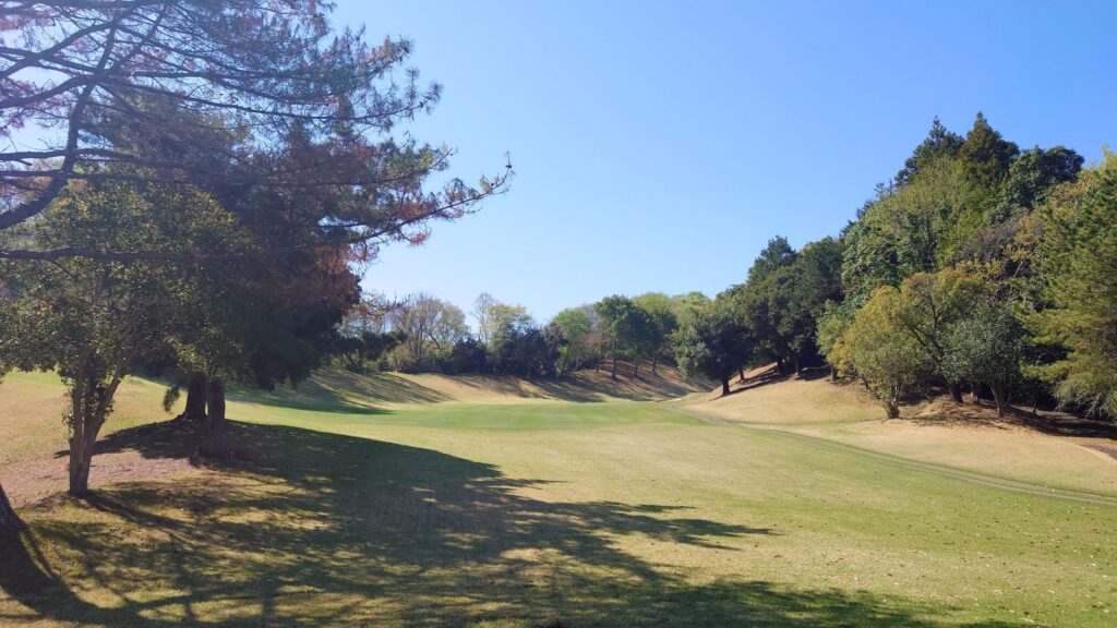 レインボーカントリー倶楽部 OUTコース6番 301Yミドル 1