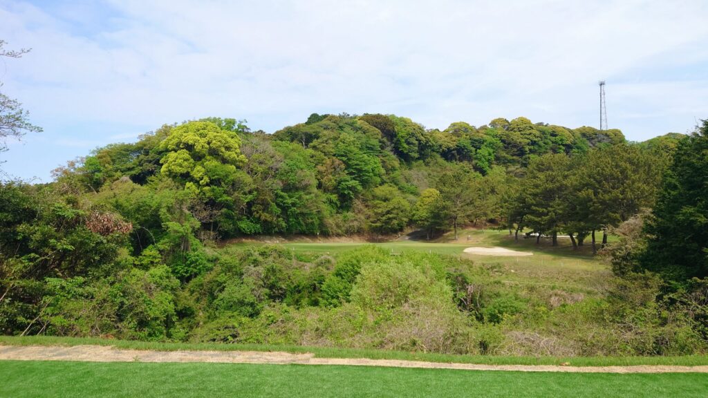 鎌倉パブリックゴルフ場　4番（113Y・ショート）