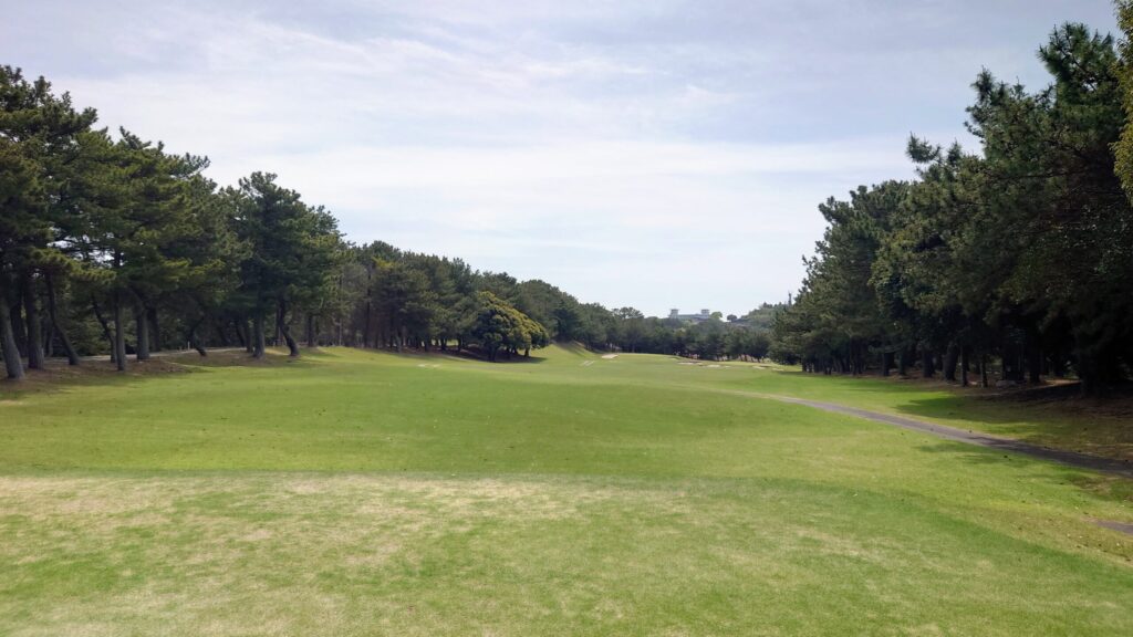 鎌倉パブリックゴルフ場　8番（259Y・ミドル）