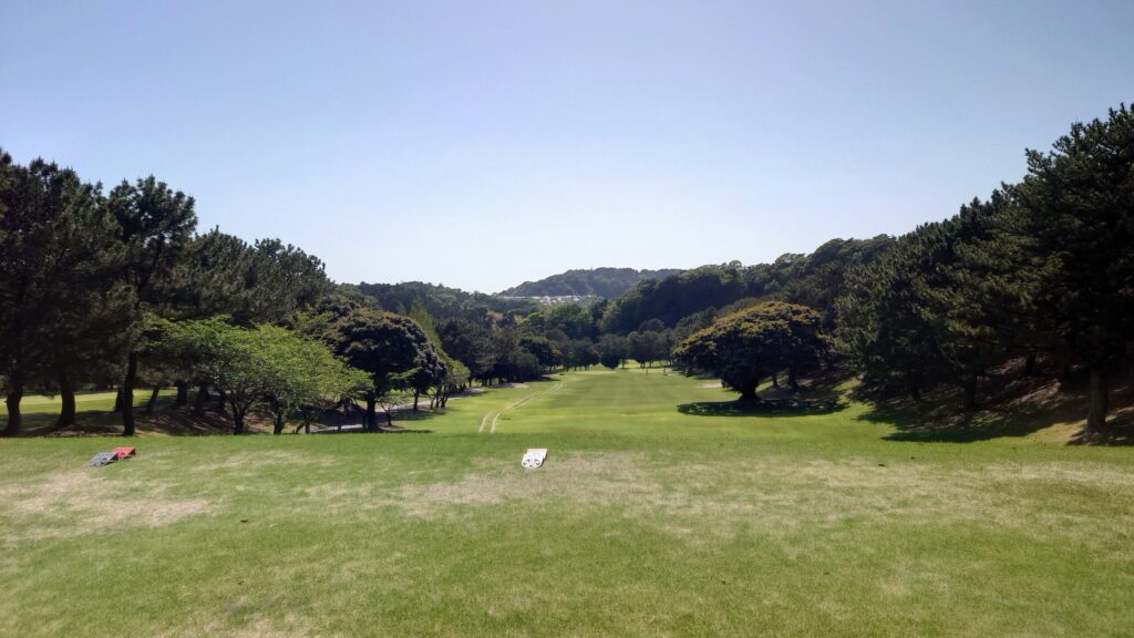 鎌倉パブリックゴルフ場　14番（327Y・ミドル）
