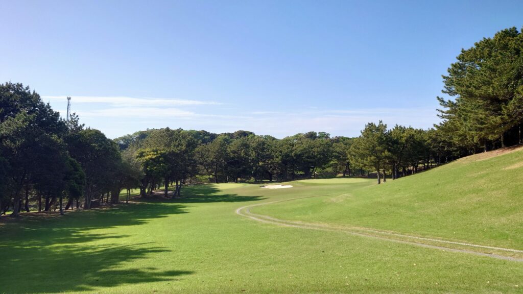 鎌倉パブリックゴルフ場　16番（110Y・ショート）