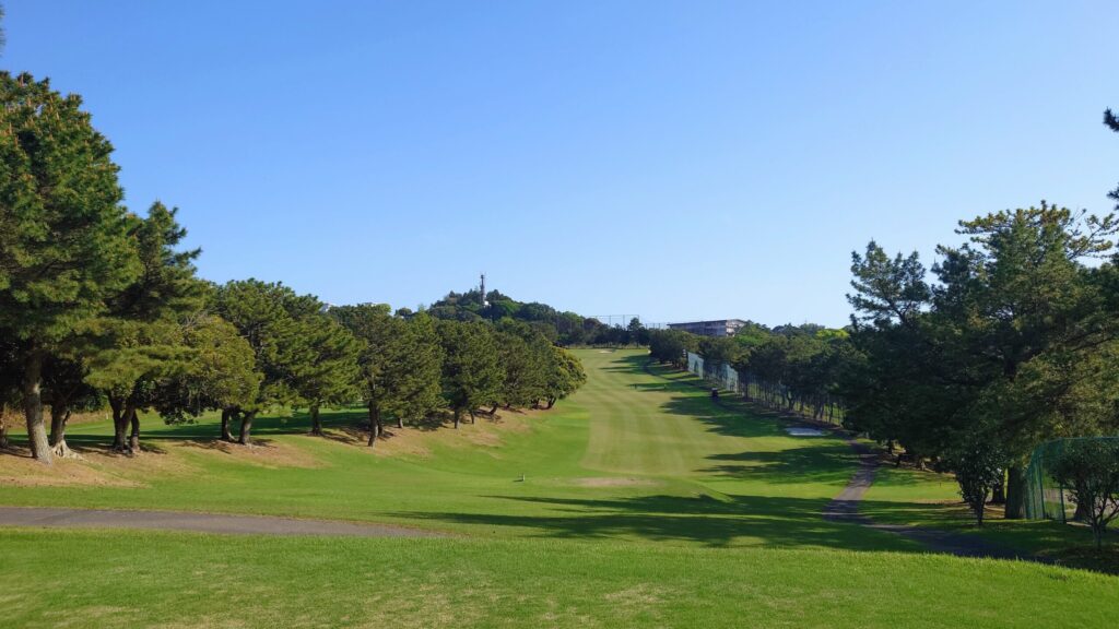 鎌倉パブリックゴルフ場　18番（426Y・ロング）