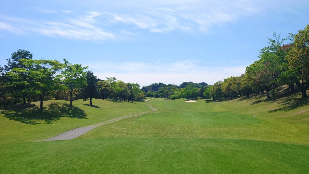 ゴルフ５カントリー オークビレッヂ　1番ホール｜380Y・ミドル
