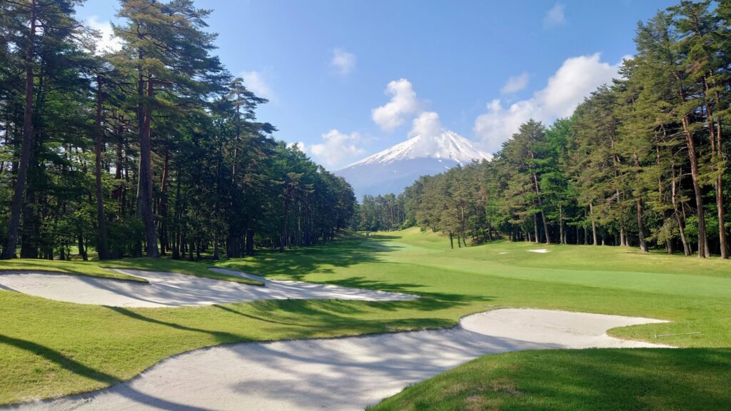 富士桜カントリー倶楽部　振り返れば富士山