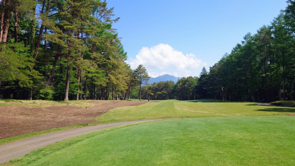 富士桜カントリー倶楽部　5番ホール（515Y・ロング）
