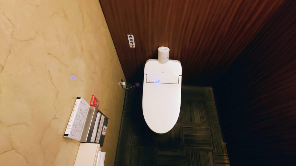横浜カントリークラブ　1階トイレ個室