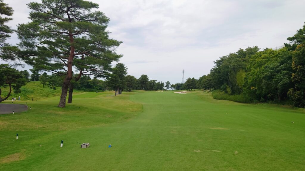 横浜カントリークラブ　1番｜414Y ミドルホール 