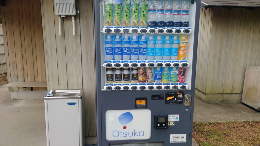 横浜カントリークラブ　水130円　ポカリスウェット180円