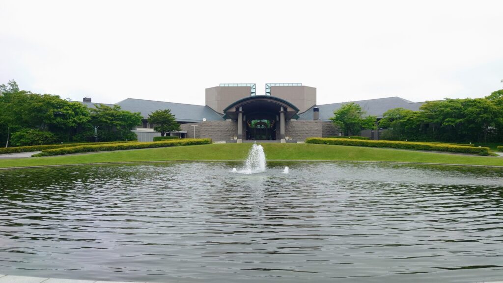 恵庭カントリー倶楽部　クラブハウス外観　噴水