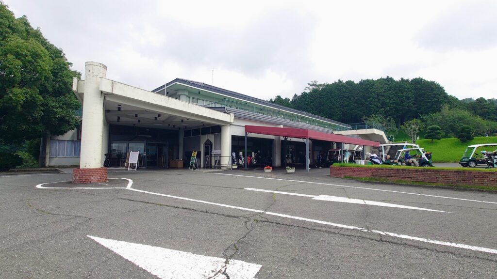 大秦野カントリークラブ【PGM】　車寄せ