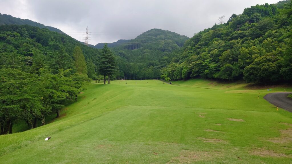 大秦野カントリークラブ【PGM】1番、348Yのミドル