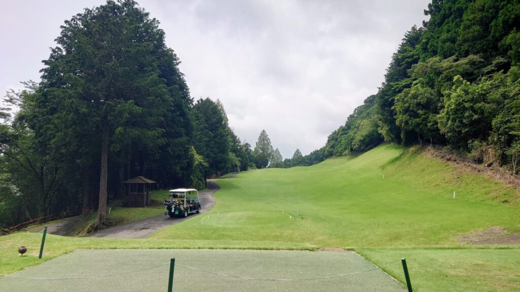 大秦野カントリークラブ【PGM】4番、389Yのロング