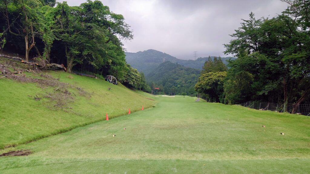 大秦野カントリークラブ【PGM】5番、328Yのミドル