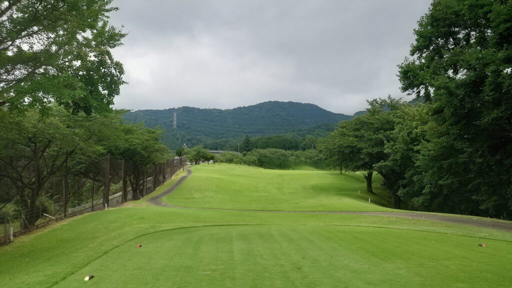 大秦野カントリークラブ【PGM】9番、356Yのミドル