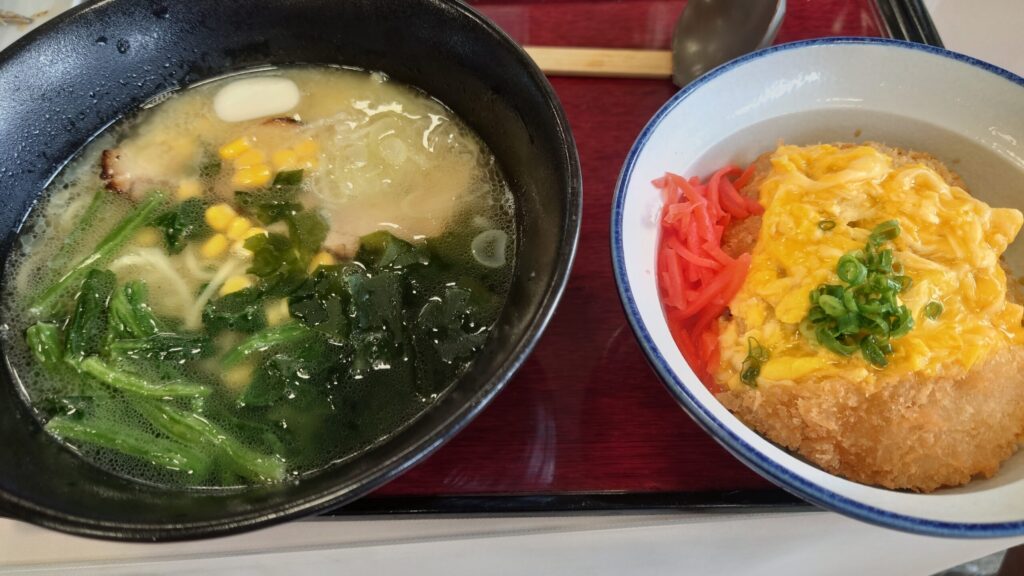 大秦野カントリークラブ【PGM】月替わりランチのかつ丼と塩ラーメンセット