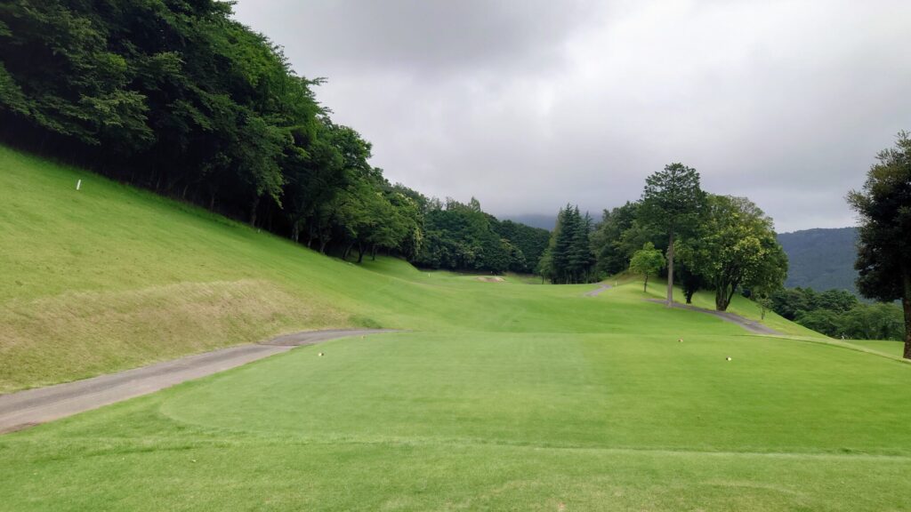 大秦野カントリークラブ【PGM】10番、289Yのミドル