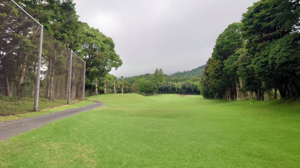 大秦野カントリークラブ【PGM】13番、238Yのミドル