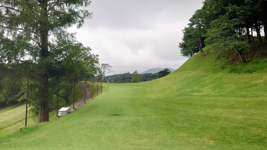 大秦野カントリークラブ【PGM】16番、282Yのミドル