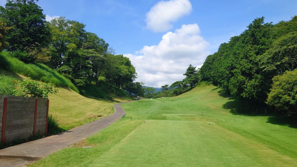 フジ天城ゴルフ倶楽部 松コース2番(327Yミドル)