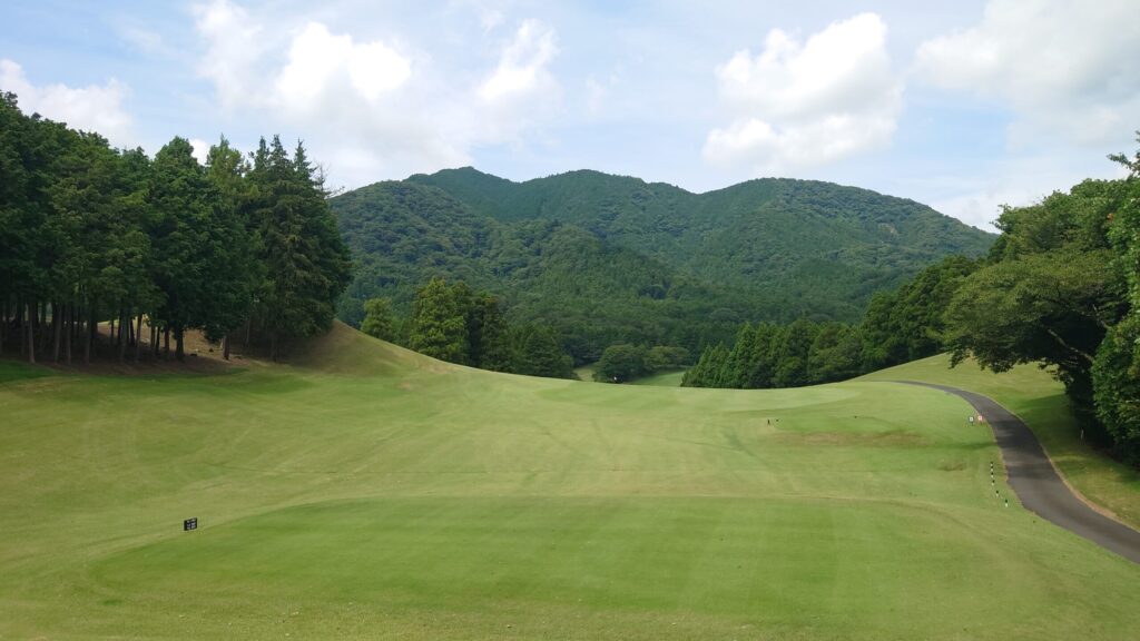 大厚木カントリークラブ本コース 西コース4番（512Y ロング）