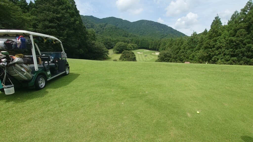 大厚木カントリークラブ本コース 西コース4番 2打目地点