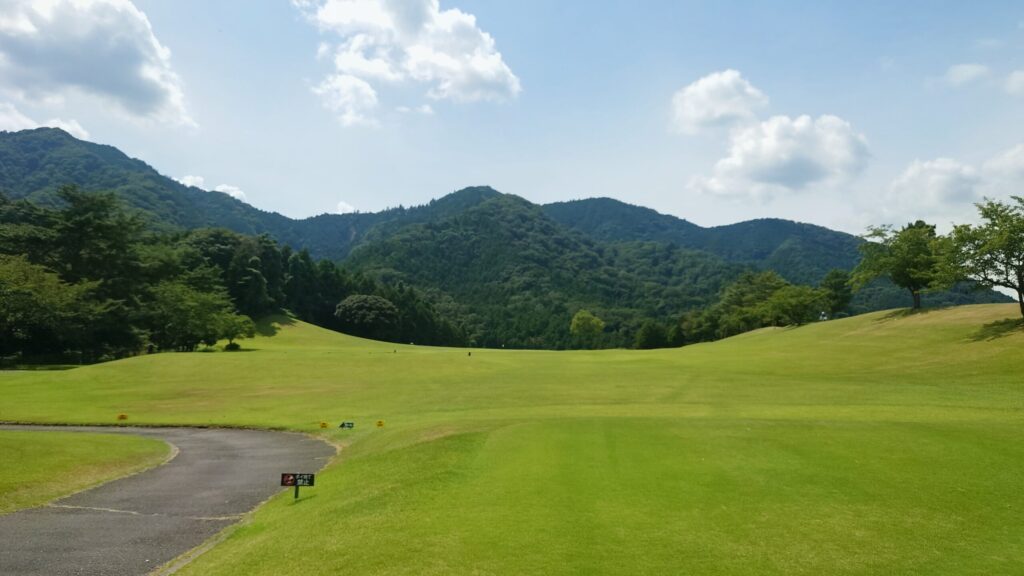 大厚木カントリークラブ本コース 南コース1番（374Y ミドル）