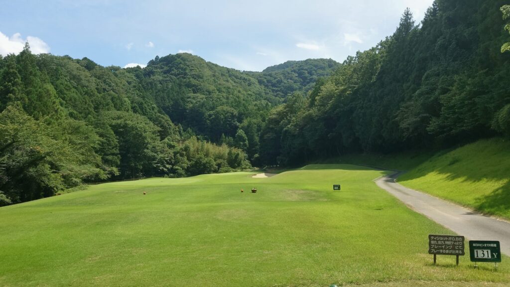 大厚木カントリークラブ本コース 南コース2番（131Y ショート）