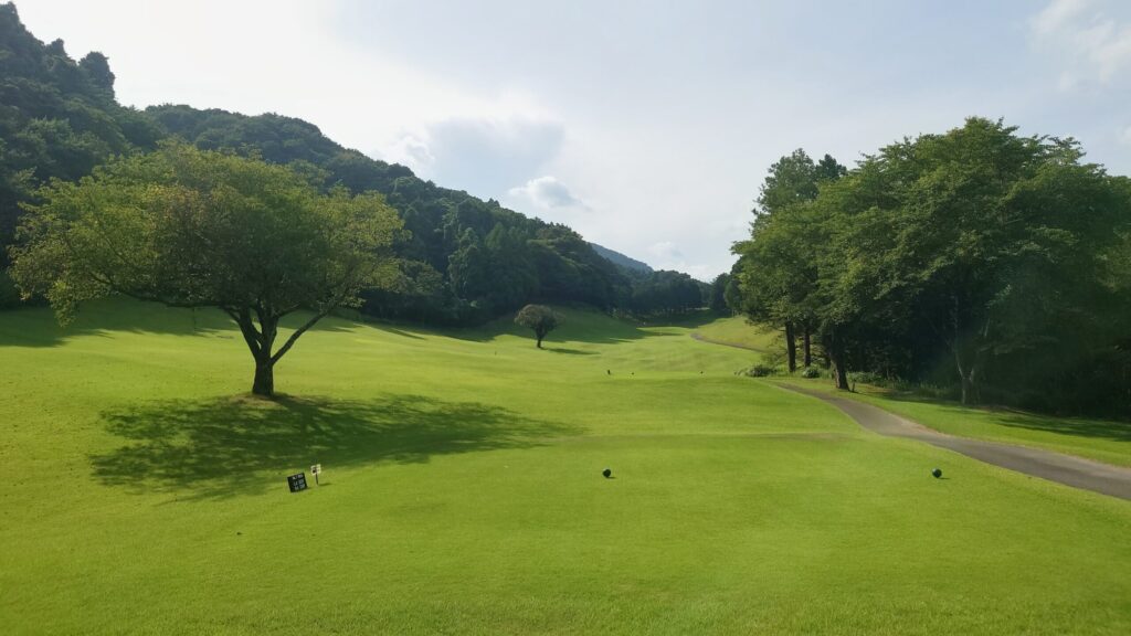 大厚木カントリークラブ本コース 南コース7番（328Y ミドル）