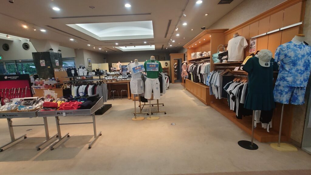 神有カントリー倶楽部の品揃え充実したプロショップ