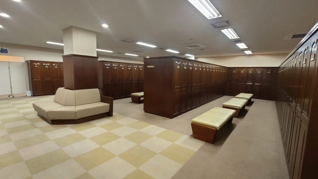 神有カントリー倶楽部の広くワイドタイプで使いやすいロッカールーム