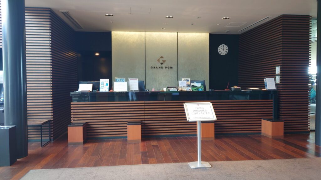 茨木国際ゴルフ倶楽部SKY HOUSEのGRAND PGMフロントカウンター
