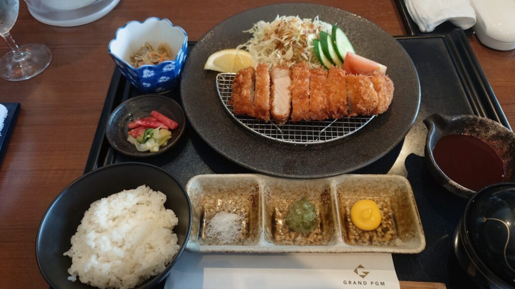 茨木国際ゴルフ倶楽部レストランの平田牧場三元豚ロースとんかつ定食