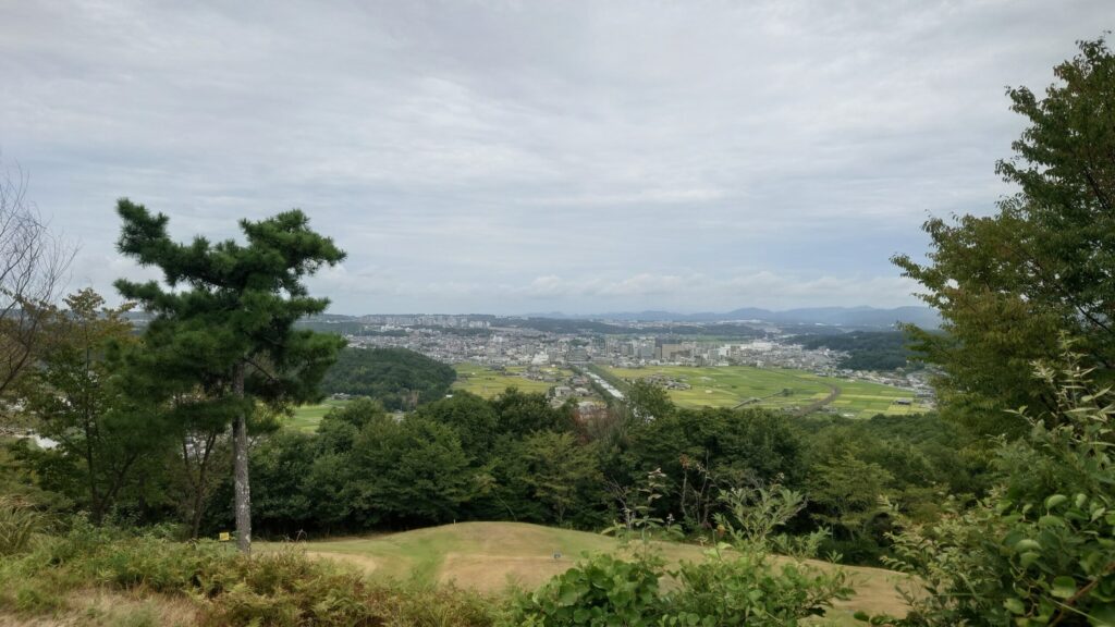 武庫ノ台ゴルフコースから望む三田平野の眺め