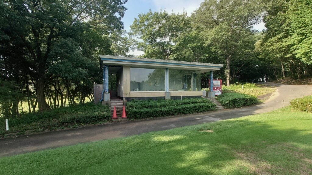ライオンズカントリー倶楽部のブルーコース途中にある無人売店の外観